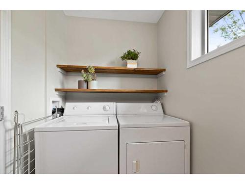 178 Everhollow Heights Sw, Calgary, AB - Indoor Photo Showing Laundry Room