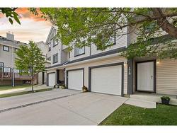 178 Everhollow Heights SW Calgary, AB T2Y 5B3