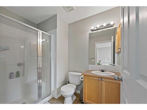 178 Everhollow Heights Sw, Calgary, AB - Indoor Photo Showing Bathroom