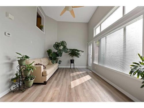 178 Everhollow Heights Sw, Calgary, AB - Indoor Photo Showing Other Room