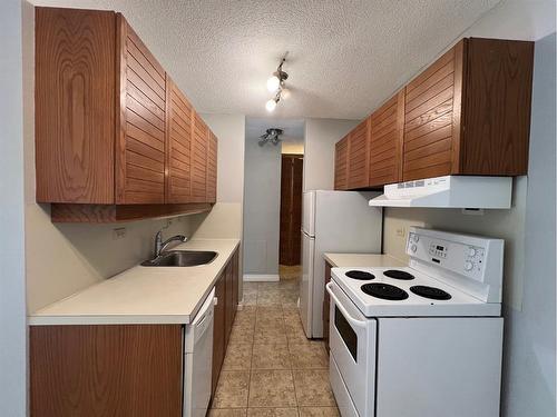 405-903 19 Avenue Sw, Calgary, AB - Indoor Photo Showing Kitchen