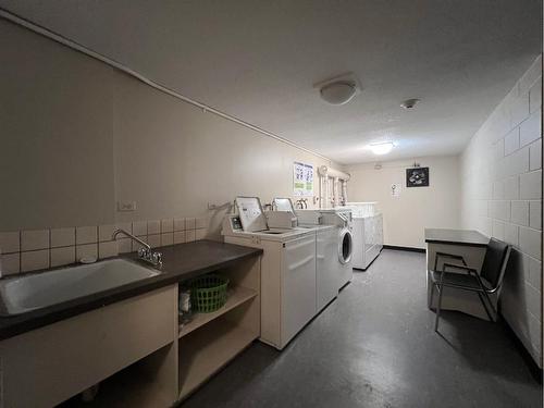 405-903 19 Avenue Sw, Calgary, AB - Indoor Photo Showing Laundry Room