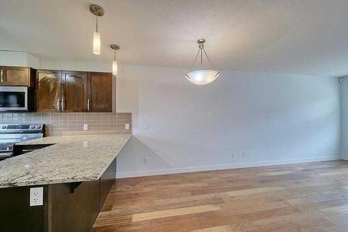 214 Covecreek Circle Ne, Calgary, AB - Indoor Photo Showing Kitchen