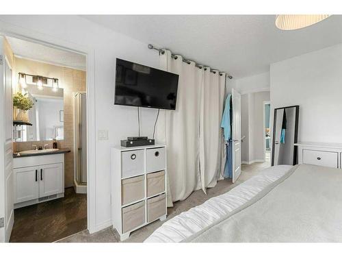 549 Mckenzie Towne Drive Se, Calgary, AB - Indoor Photo Showing Bedroom