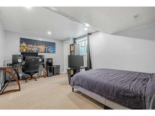 549 Mckenzie Towne Drive Se, Calgary, AB - Indoor Photo Showing Bedroom