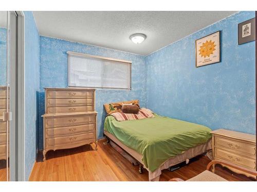 20 Varsplain Place Nw, Calgary, AB - Indoor Photo Showing Bedroom