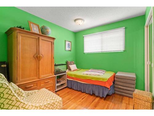 20 Varsplain Place Nw, Calgary, AB - Indoor Photo Showing Bedroom