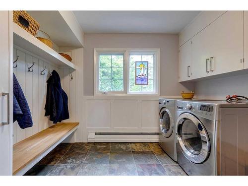 920 Kerfoot Crescent Sw, Calgary, AB - Indoor Photo Showing Laundry Room