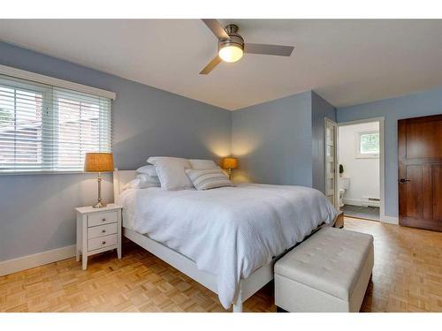 920 Kerfoot Crescent Sw, Calgary, AB - Indoor Photo Showing Bedroom