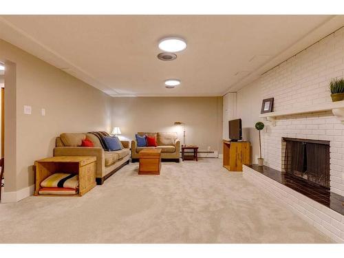 920 Kerfoot Crescent Sw, Calgary, AB - Indoor With Fireplace