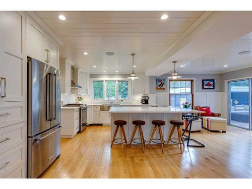 920 Kerfoot Crescent Sw, Calgary, AB - Indoor Photo Showing Kitchen With Upgraded Kitchen