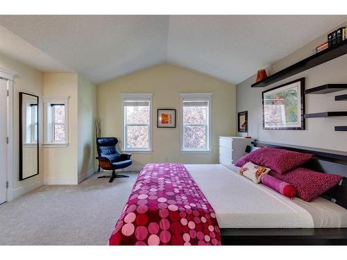 2125 32 Avenue Sw, Calgary, AB - Indoor Photo Showing Bedroom