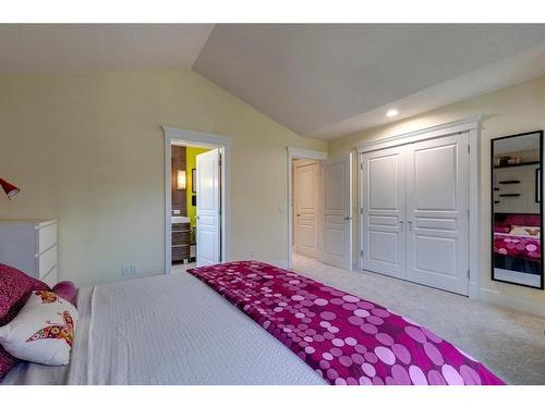 2125 32 Avenue Sw, Calgary, AB - Indoor Photo Showing Bedroom