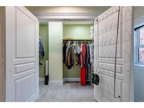 2125 32 Avenue Sw, Calgary, AB - Indoor With Storage