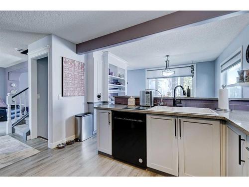 19 Woodside Crescent Nw, Airdrie, AB - Indoor Photo Showing Kitchen