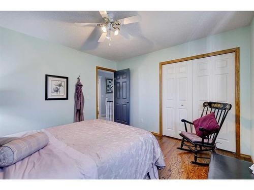 19 Woodside Crescent Nw, Airdrie, AB - Indoor Photo Showing Bedroom