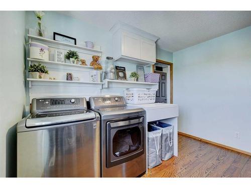 19 Woodside Crescent Nw, Airdrie, AB - Indoor Photo Showing Laundry Room