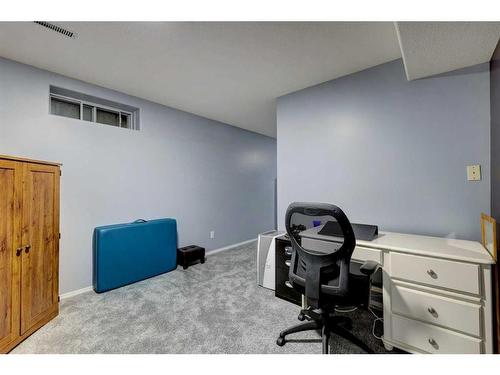 19 Woodside Crescent Nw, Airdrie, AB - Indoor Photo Showing Office