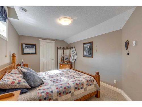 59 Wentwillow Lane Sw, Calgary, AB - Indoor Photo Showing Bedroom