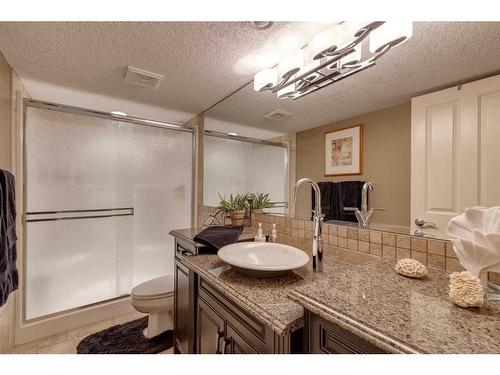 59 Wentwillow Lane Sw, Calgary, AB - Indoor Photo Showing Bathroom