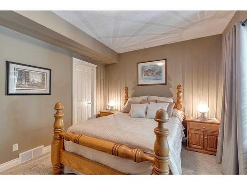 59 Wentwillow Lane Sw, Calgary, AB - Indoor Photo Showing Bedroom