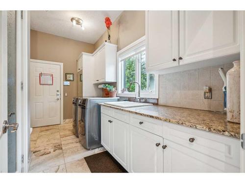 27 Sweet Water Place, Rural Rocky View County, AB - Indoor Photo Showing Kitchen