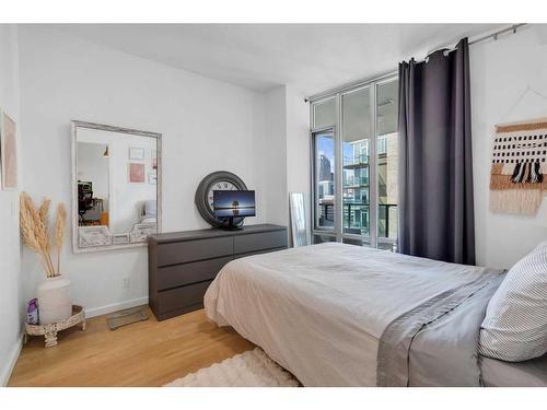 1302-210 15 Avenue Se, Calgary, AB - Indoor Photo Showing Bedroom