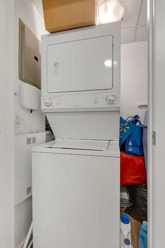 1302-210 15 Avenue Se, Calgary, AB - Indoor Photo Showing Laundry Room