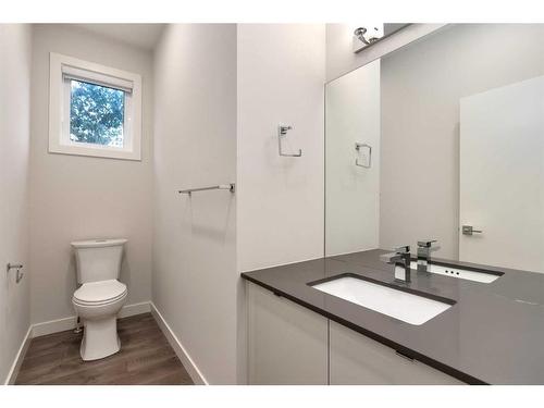 2617 12 Avenue Se, Calgary, AB - Indoor Photo Showing Bathroom