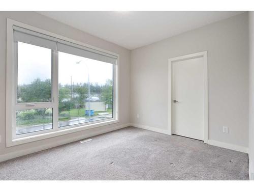 2617 12 Avenue Se, Calgary, AB - Indoor Photo Showing Other Room