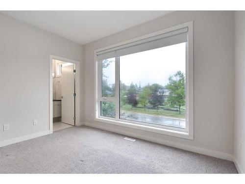 2617 12 Avenue Se, Calgary, AB - Indoor Photo Showing Other Room