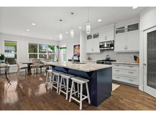 3408 Centre A Street Ne, Calgary, AB - Indoor Photo Showing Kitchen With Upgraded Kitchen