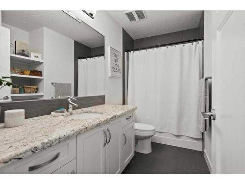 3408 Centre A Street Ne, Calgary, AB - Indoor Photo Showing Bathroom