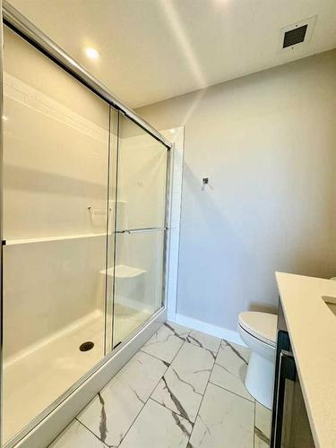 2214-395 Skyview Parkway Ne, Calgary, AB - Indoor Photo Showing Bathroom