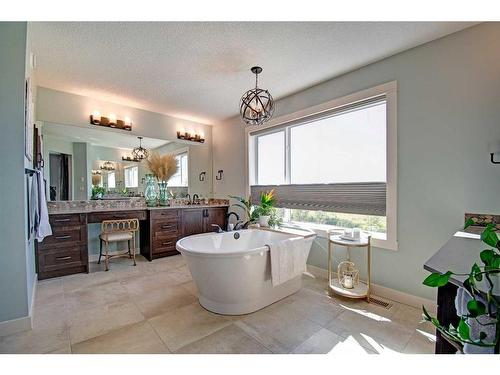 149 Kingsmere Cove Se, Airdrie, AB - Indoor Photo Showing Bathroom