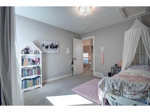 149 Kingsmere Cove Se, Airdrie, AB - Indoor Photo Showing Bedroom