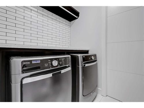 1722 47 Avenue Sw, Calgary, AB - Indoor Photo Showing Laundry Room