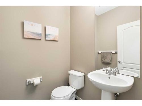 364 Nolan Hill Boulevard Nw, Calgary, AB - Indoor Photo Showing Bathroom