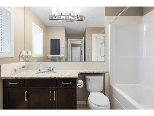 364 Nolan Hill Boulevard Nw, Calgary, AB - Indoor Photo Showing Bathroom