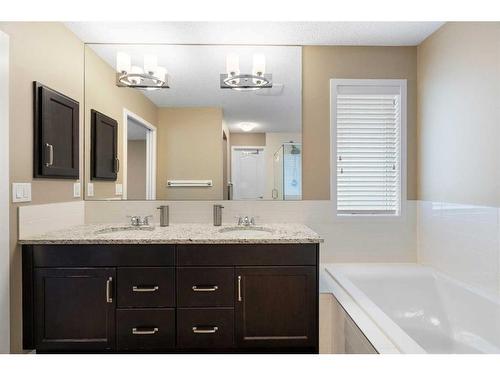 364 Nolan Hill Boulevard Nw, Calgary, AB - Indoor Photo Showing Bathroom