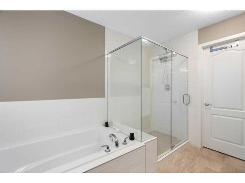 364 Nolan Hill Boulevard Nw, Calgary, AB - Indoor Photo Showing Bathroom