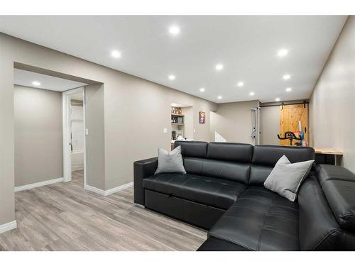 364 Nolan Hill Boulevard Nw, Calgary, AB - Indoor