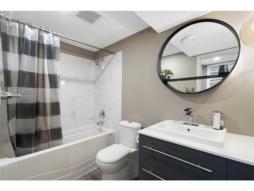 364 Nolan Hill Boulevard Nw, Calgary, AB - Indoor Photo Showing Bathroom