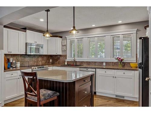 38 Inverness Rise Se, Calgary, AB - Indoor Photo Showing Kitchen