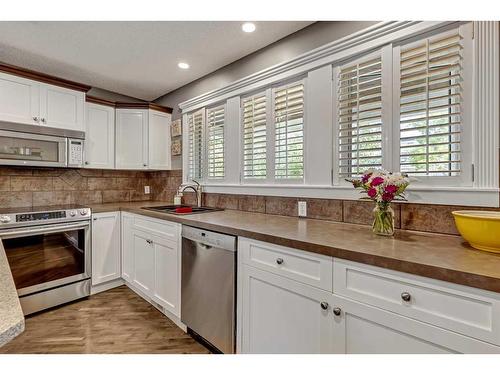 38 Inverness Rise Se, Calgary, AB - Indoor Photo Showing Kitchen