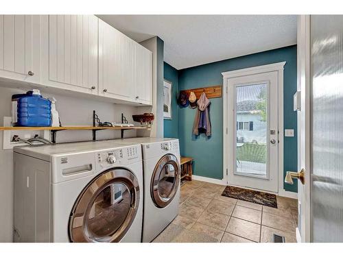 38 Inverness Rise Se, Calgary, AB - Indoor Photo Showing Laundry Room