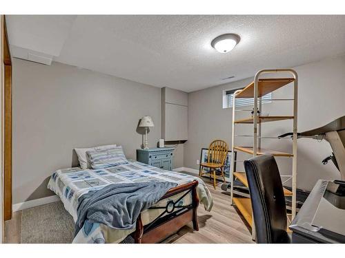 38 Inverness Rise Se, Calgary, AB - Indoor Photo Showing Bedroom