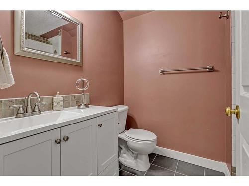 38 Inverness Rise Se, Calgary, AB - Indoor Photo Showing Bathroom