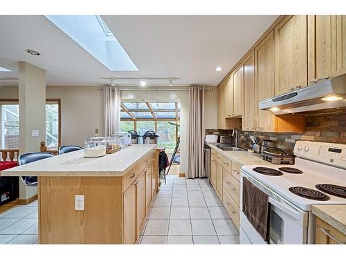 5916 Dalhousie Drive Nw, Calgary, AB - Indoor Photo Showing Kitchen