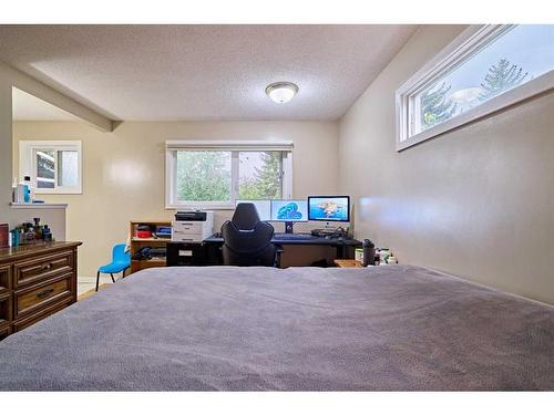 5916 Dalhousie Drive Nw, Calgary, AB - Indoor Photo Showing Bedroom